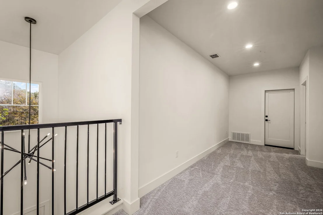 Photo of 1672 Hillcrest Forest