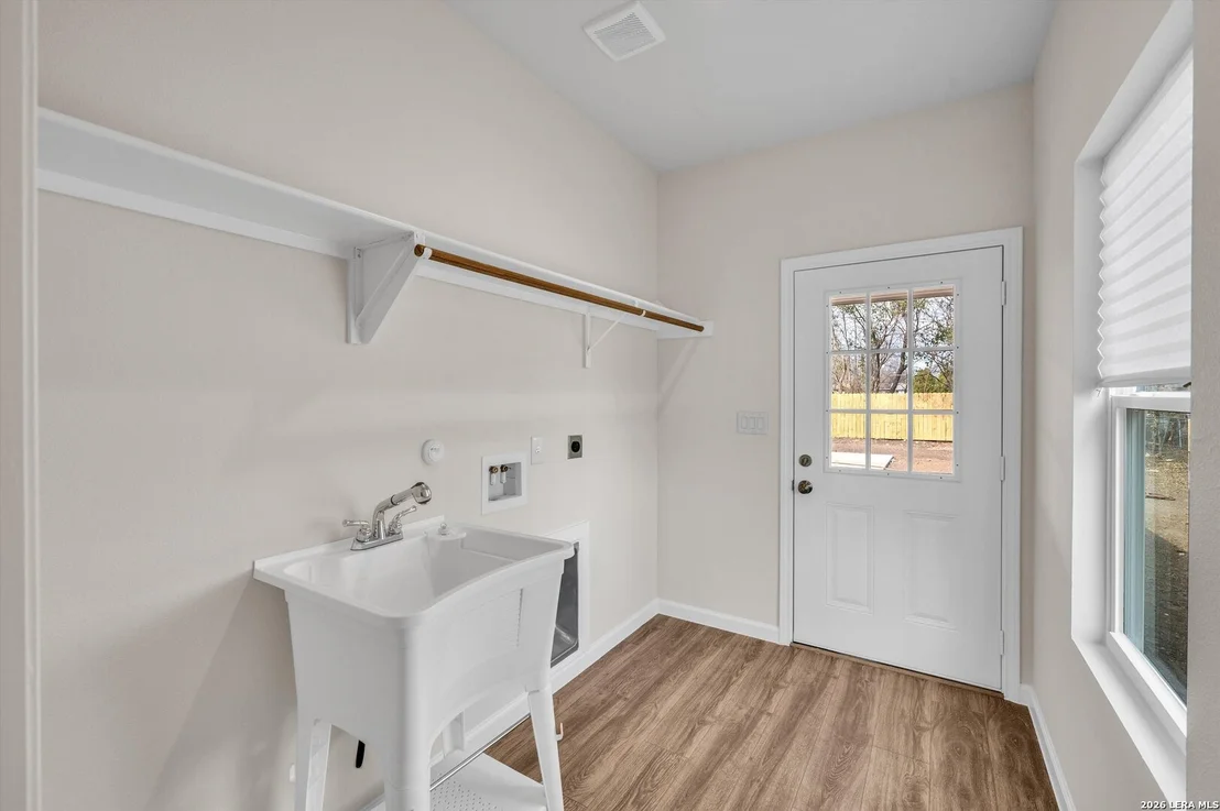 Photo of 531 Sunglo