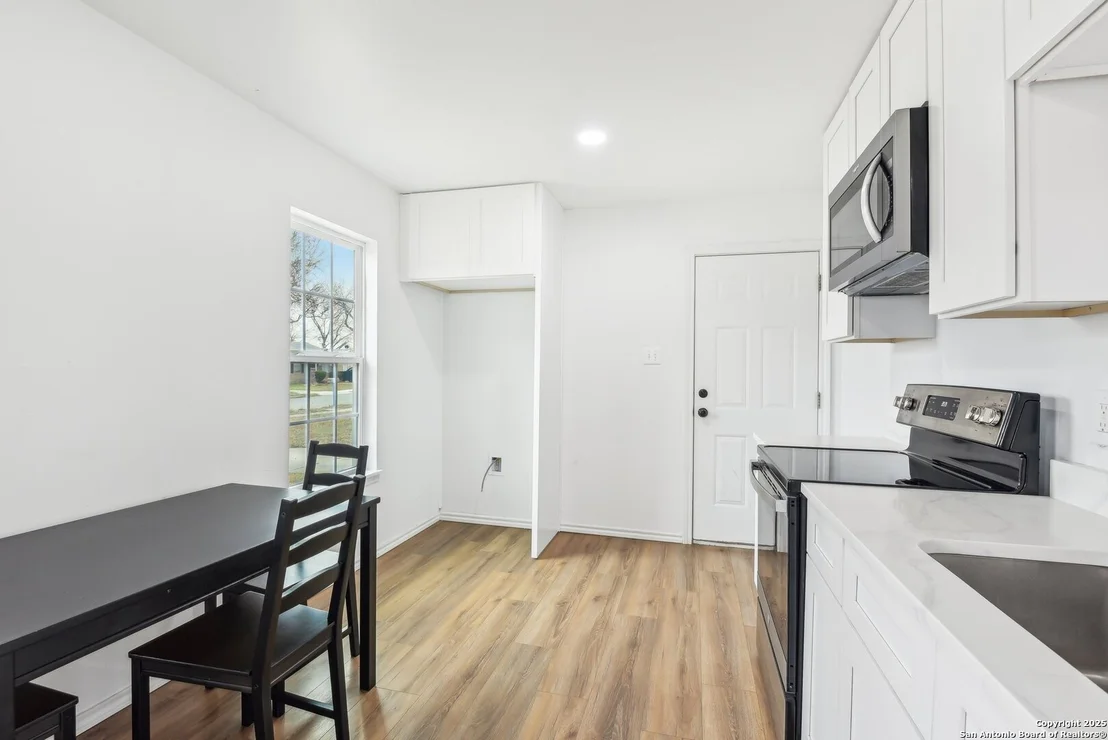 Photo of 843 Deely Place