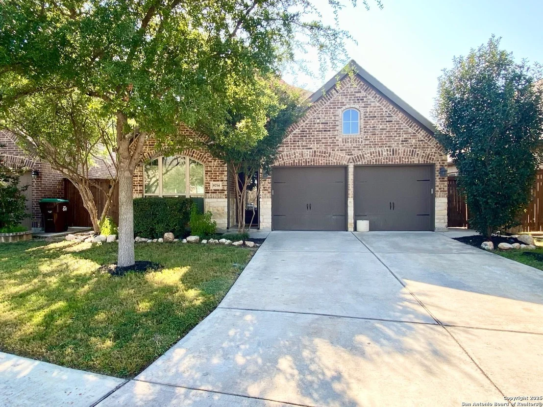 Photo of 8714 White Crown