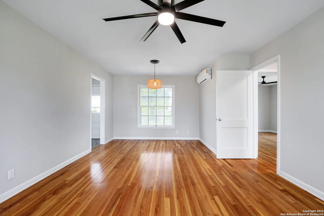 Photo of 327 SUMNER DR