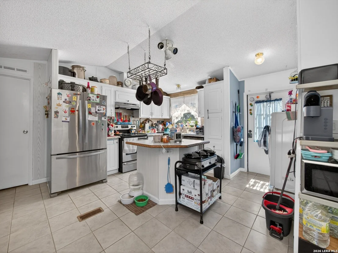 Photo of 953 Forest Oaks Dr