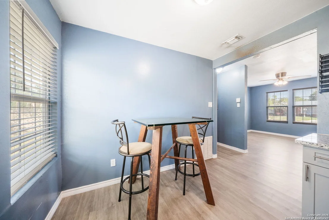 Photo of 915 Deely
