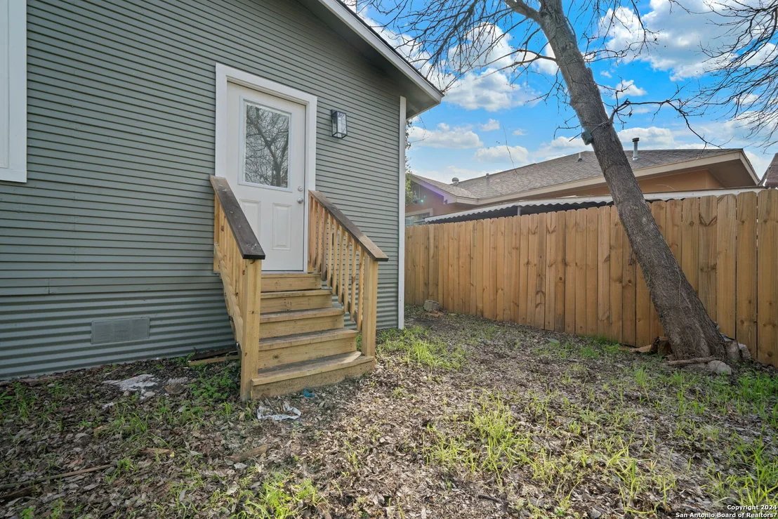 Photo of 835 CANTON