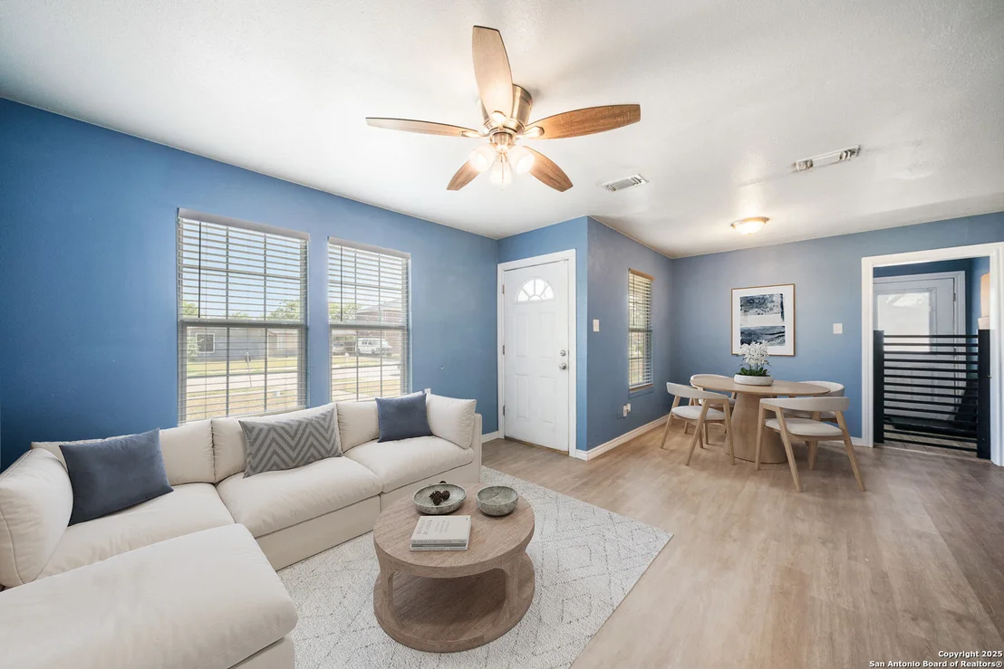 Photo of 915 Deely
