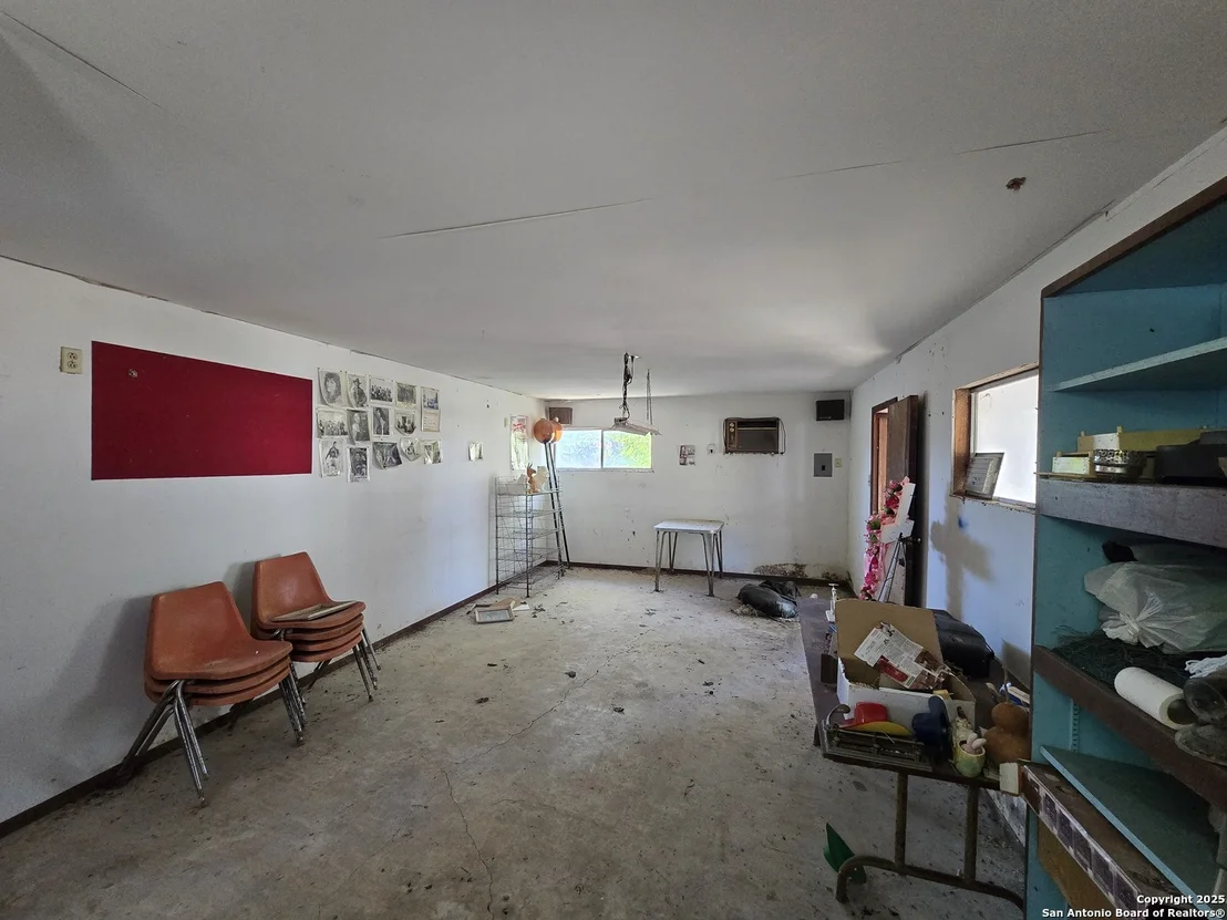Photo of 119 W Baetz Blvd