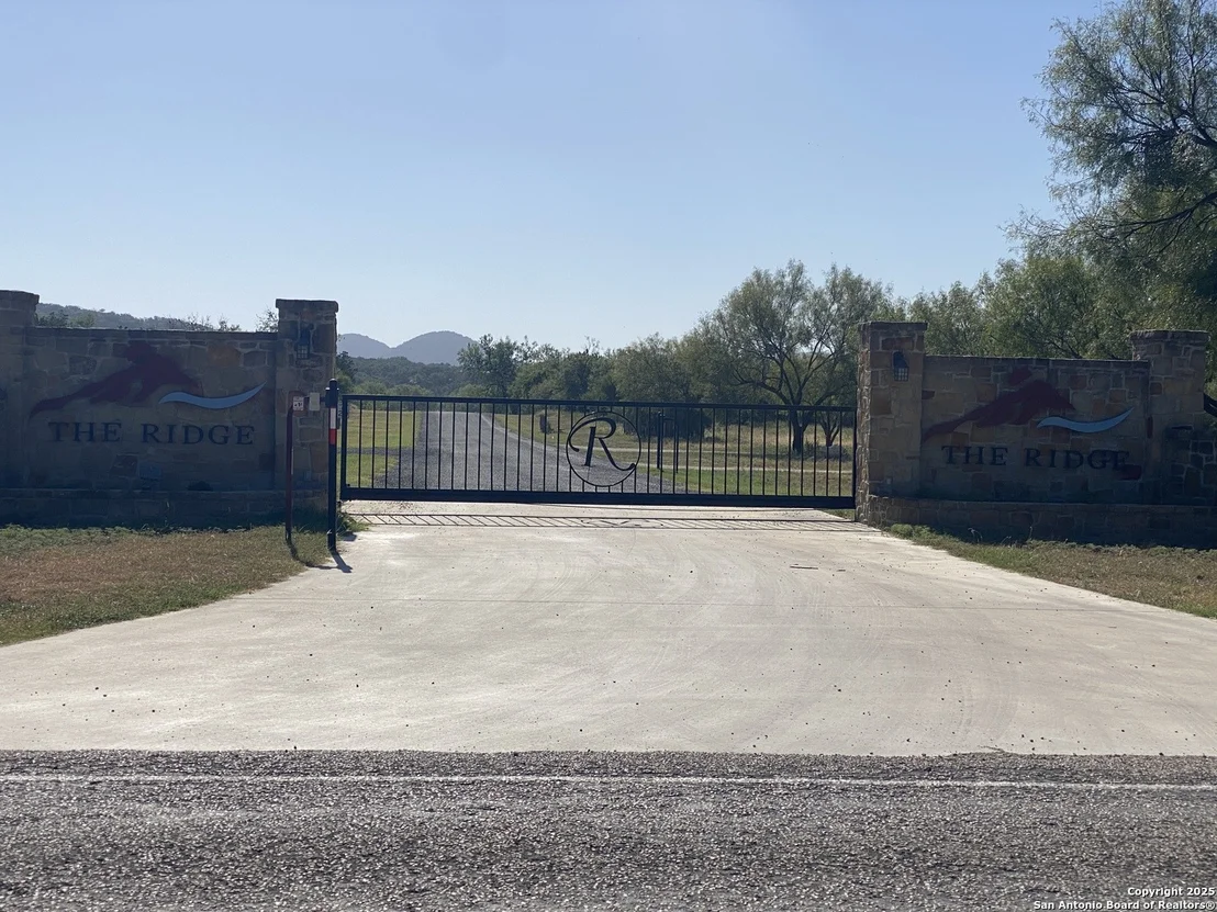 Photo of 935 Ridge Loop
