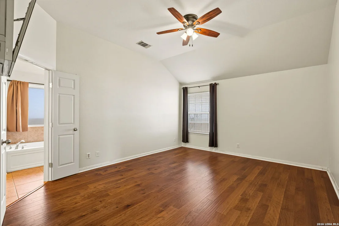 Photo of 418 Clover Ln