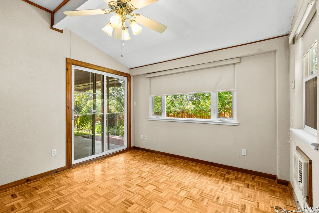 Photo of 141 Oak Knoll