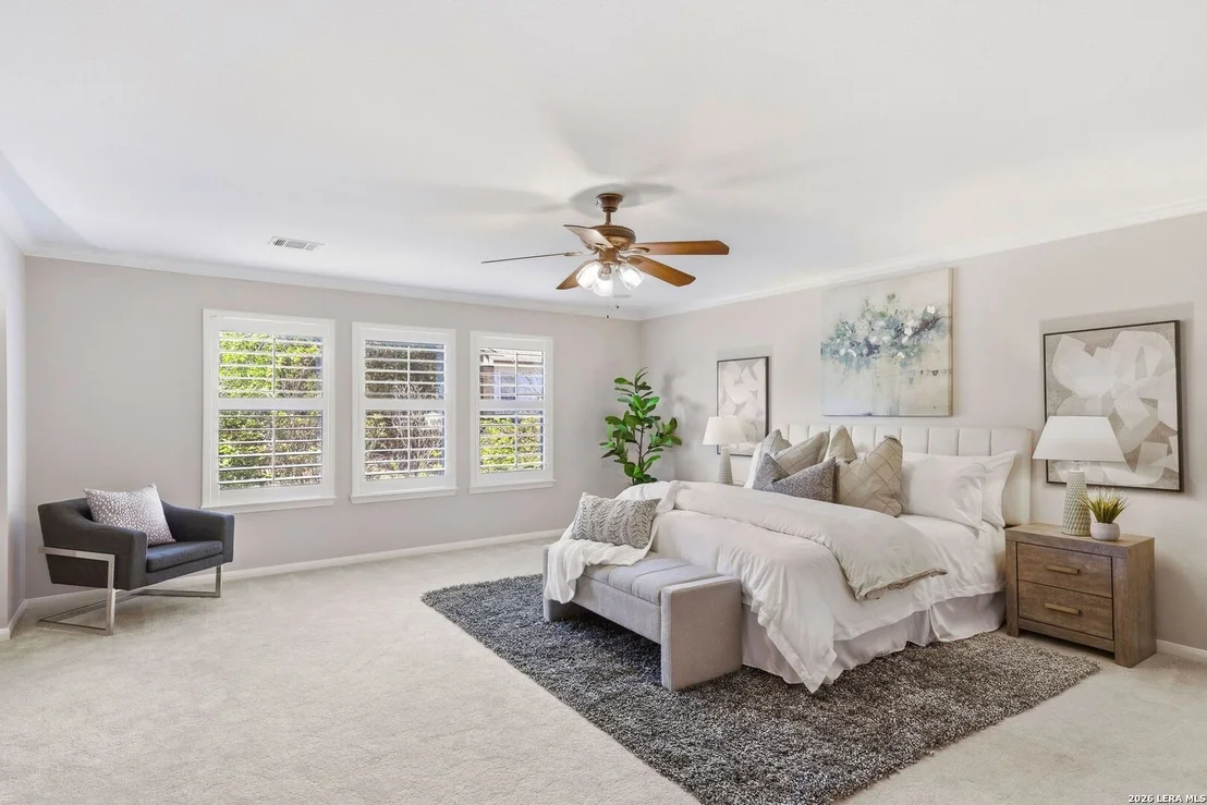 Photo of 831 Queens Oak