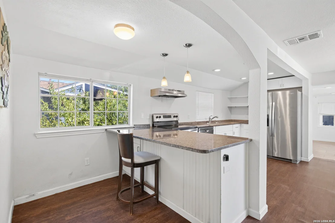 Photo of 363 W ANSLEY BLVD