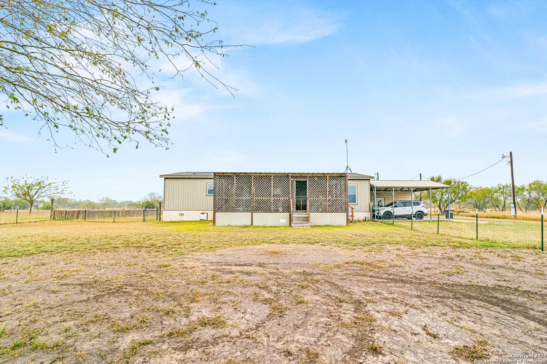 Photo of 609 Country Trail