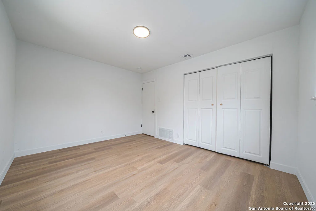 Photo of 7817 Hollow Oak