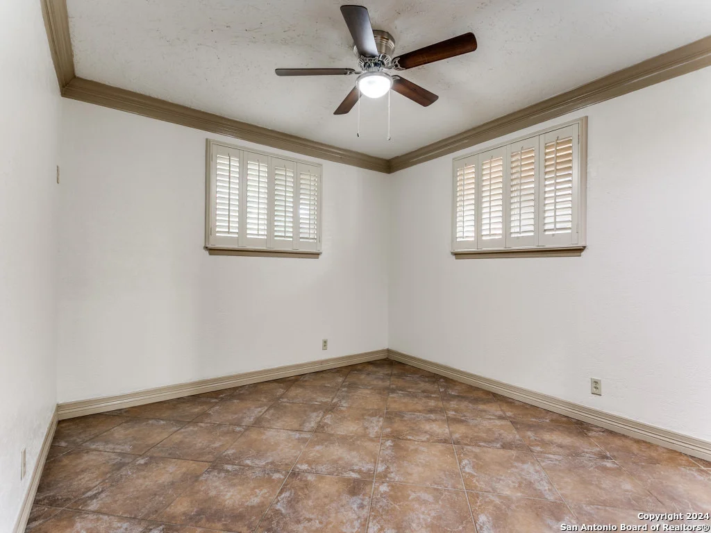 Photo of 10111 iron oak
