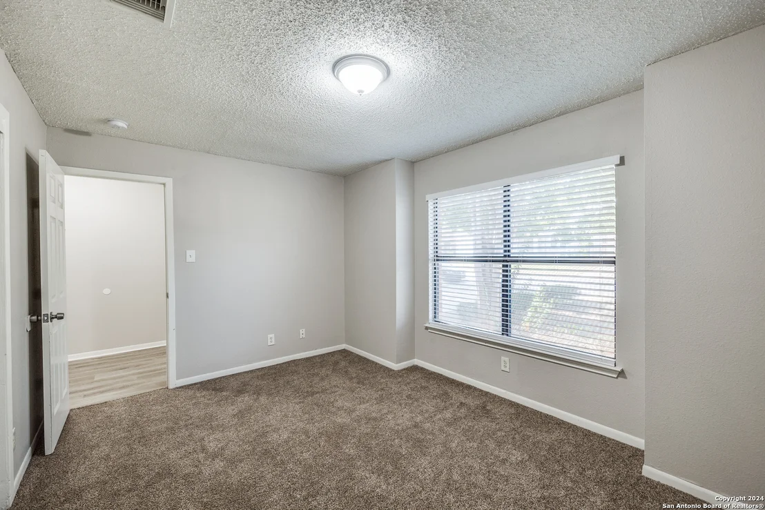 Photo of 8018 ROBBINS GLADE