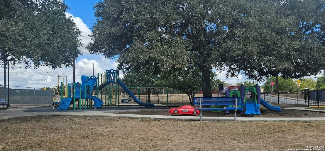 Photo of 834 Point Crossing