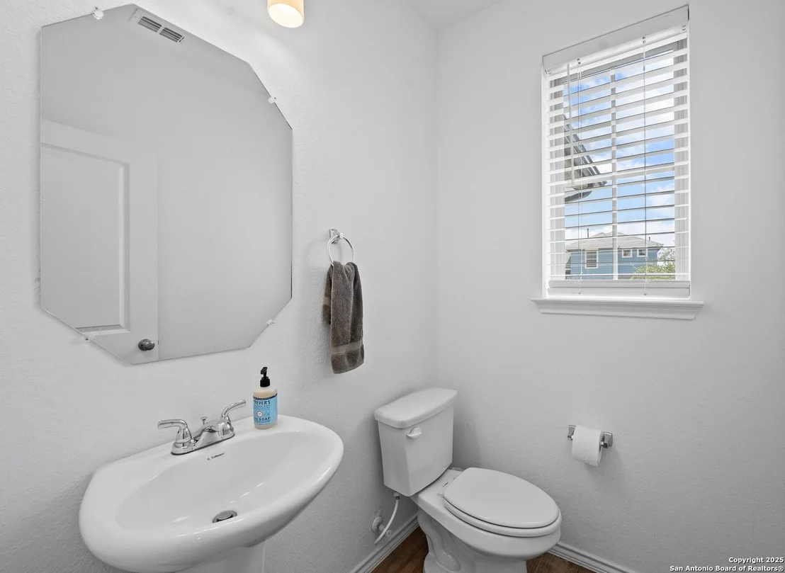 Photo of 2641 White Willow