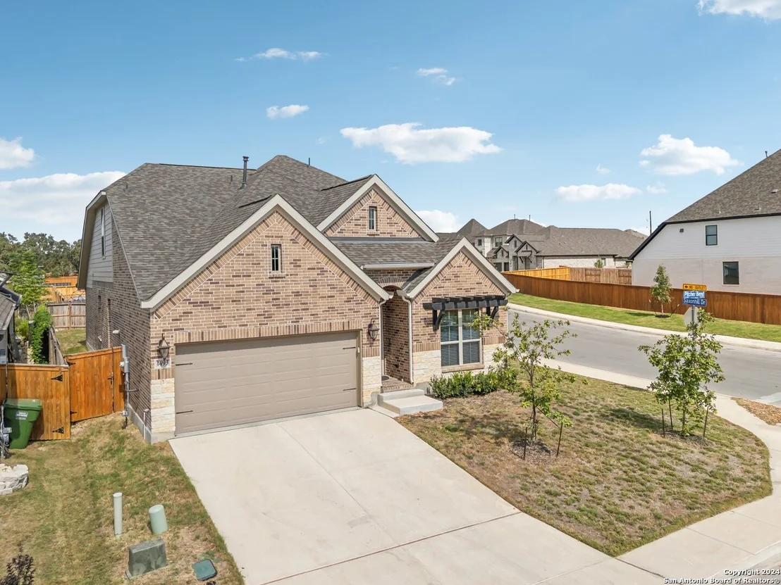 Photo of 1493 Pitcher Bend