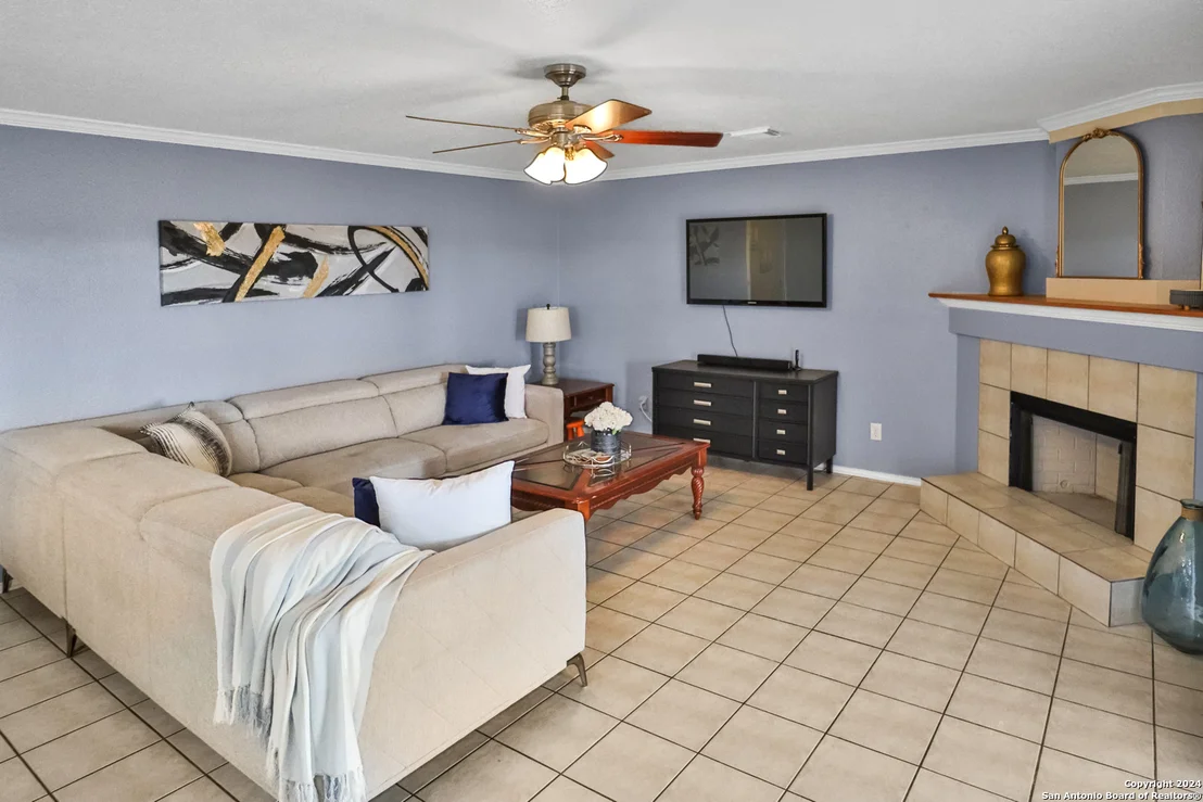 Photo of 638 LAS PUERTAS