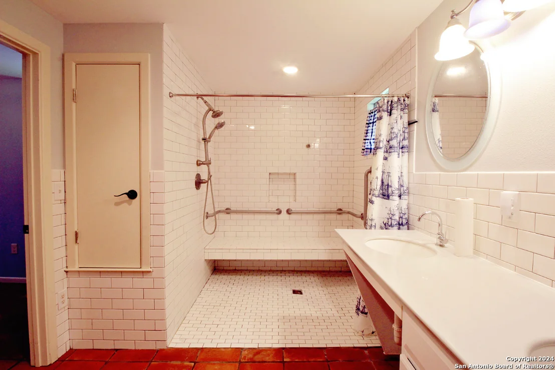 Photo of 718 WINDROCK DR