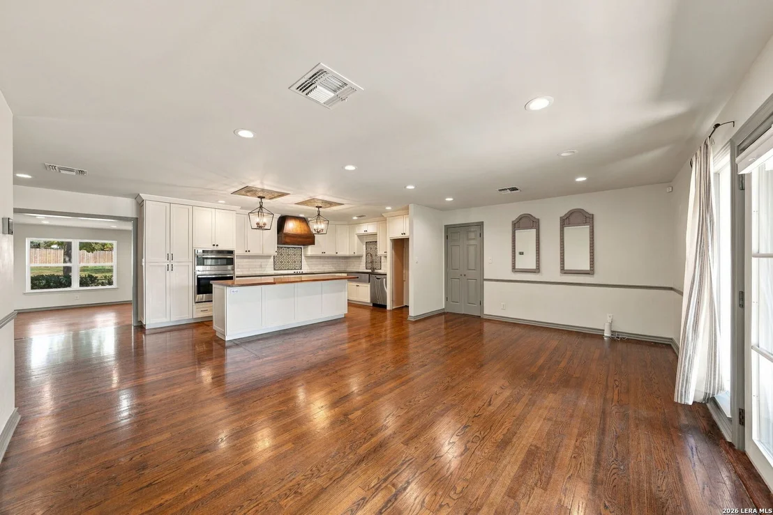 Photo of 1106 W MAIN ST