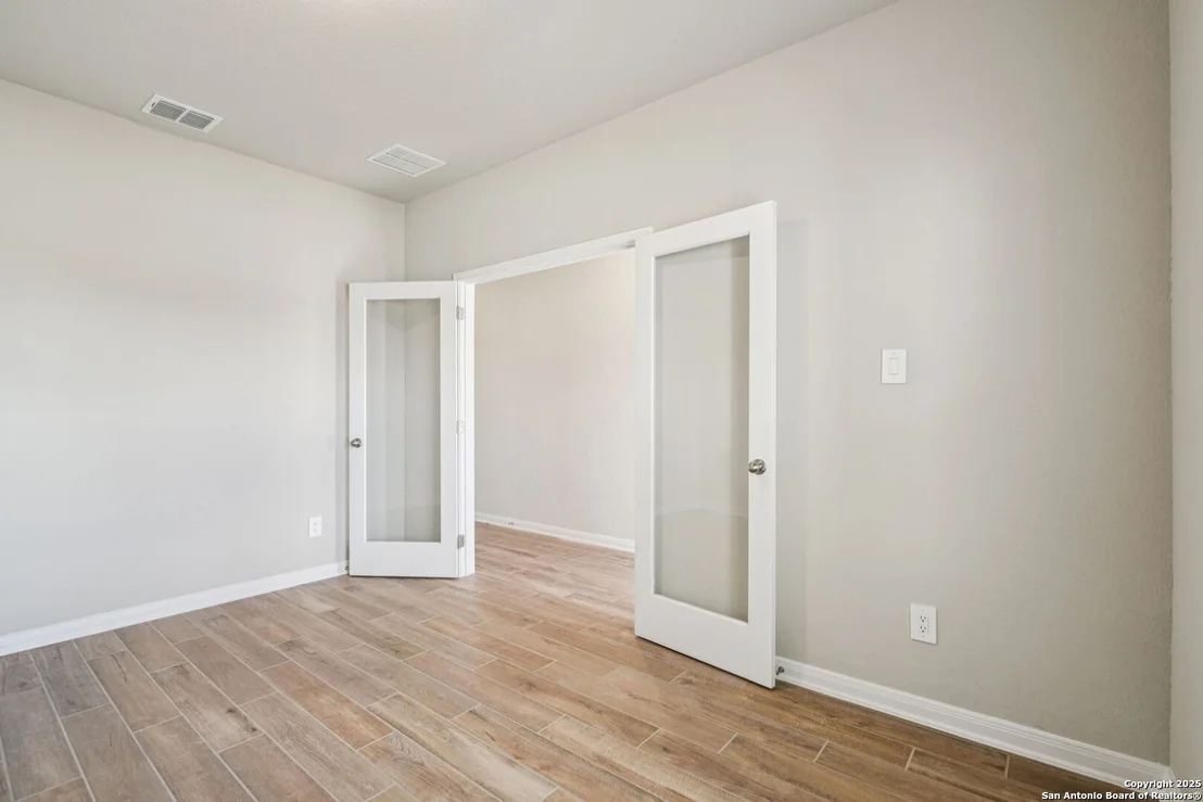 Photo of 10295 King Robert