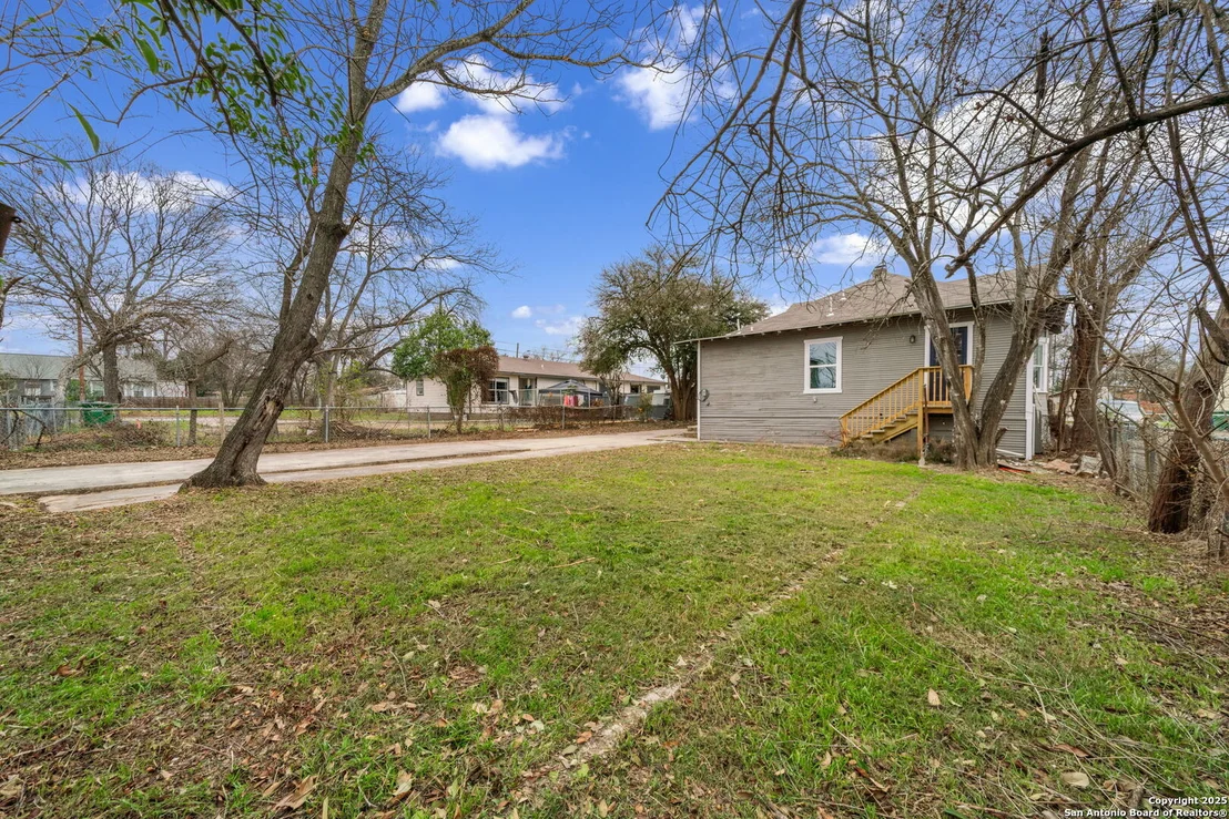 Photo of 239 NELSON AVE
