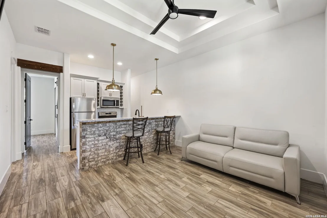 Photo of 979 Belle Oaks