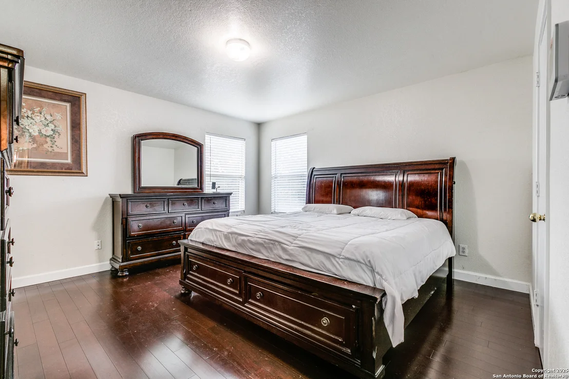 Photo of 902 Absolon Farm