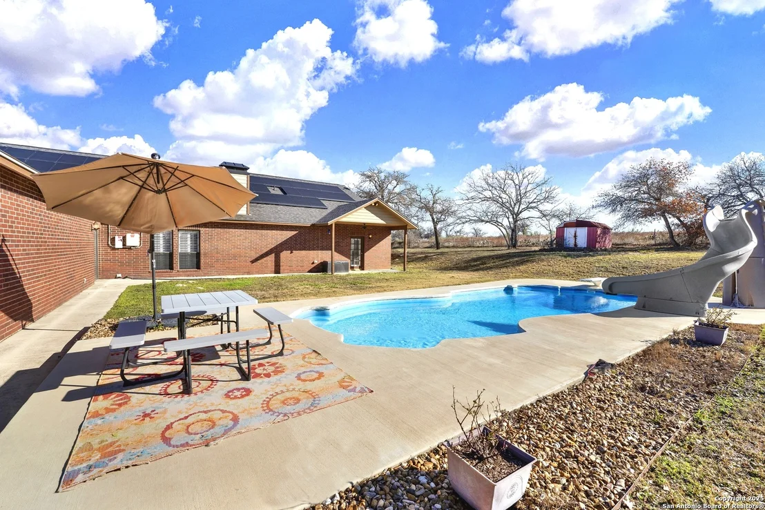 Photo of 330 TWIN OAK