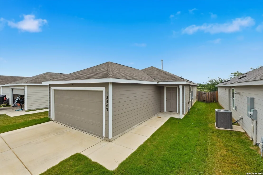 Photo of 13543 Barton Cove