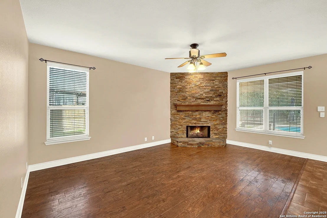 Photo of 213 SPICE OAK LN