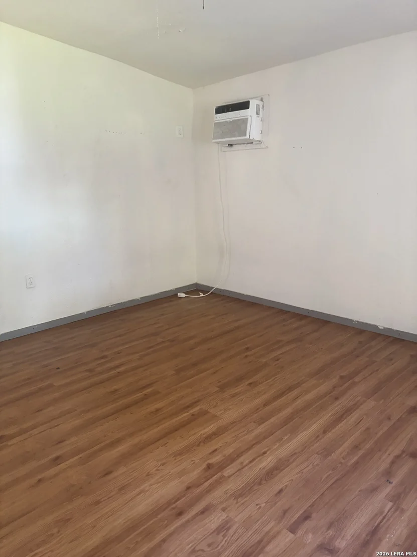 Photo of 1220 Romero