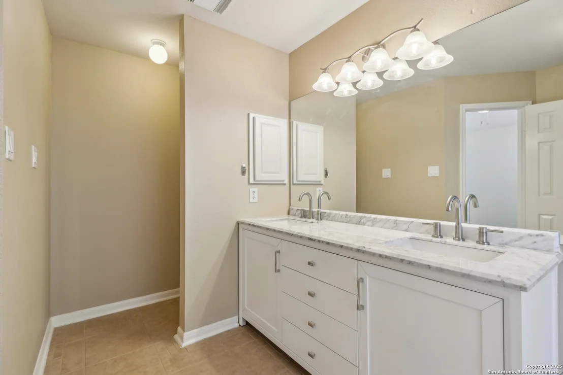 Photo of 1117 Rivertree Dr.