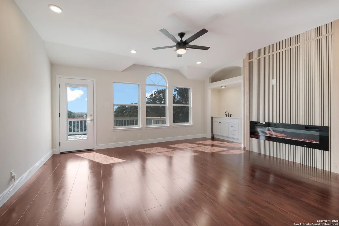Photo of 726 Mello Oak