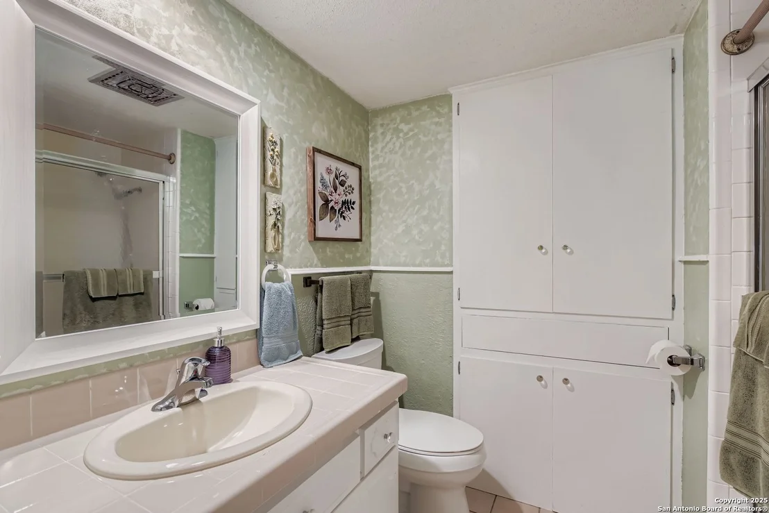 Photo of 6730 Desilu