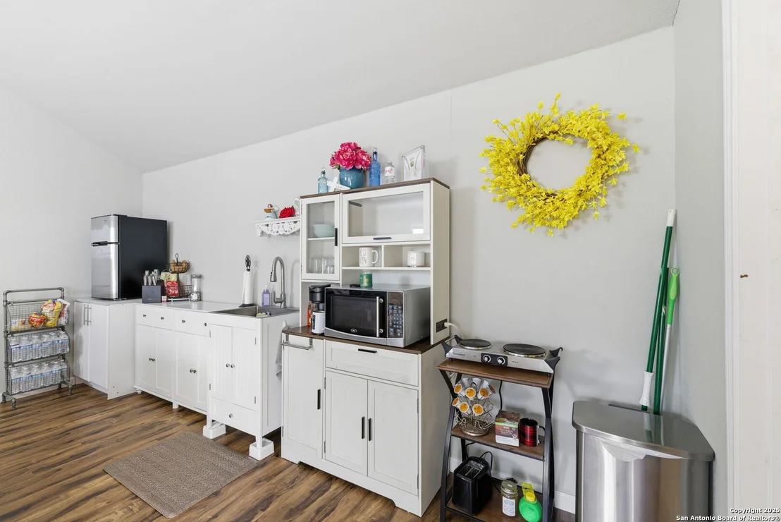 Photo of 2183 Hiline
