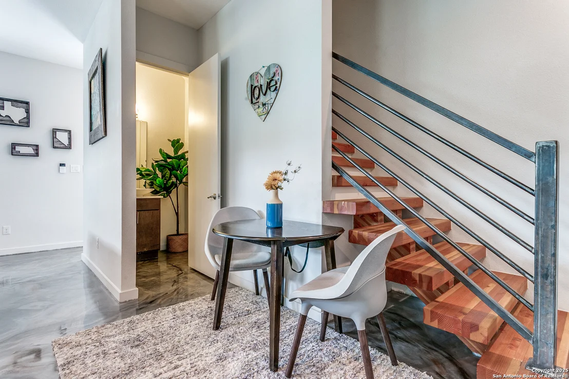 Photo of 232 E Cevallos UNIT 101