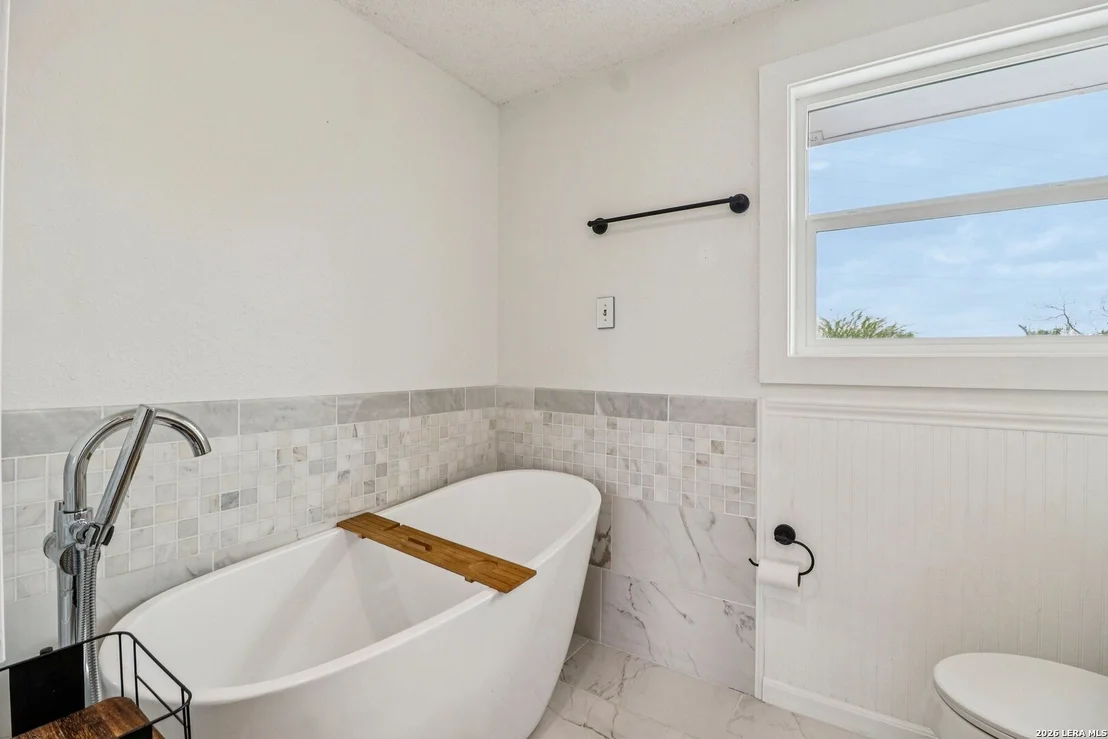 Photo of 302 WEATHERCOCK LN