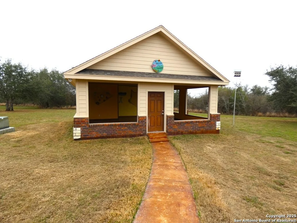 Photo of 283 Live Oak Rd