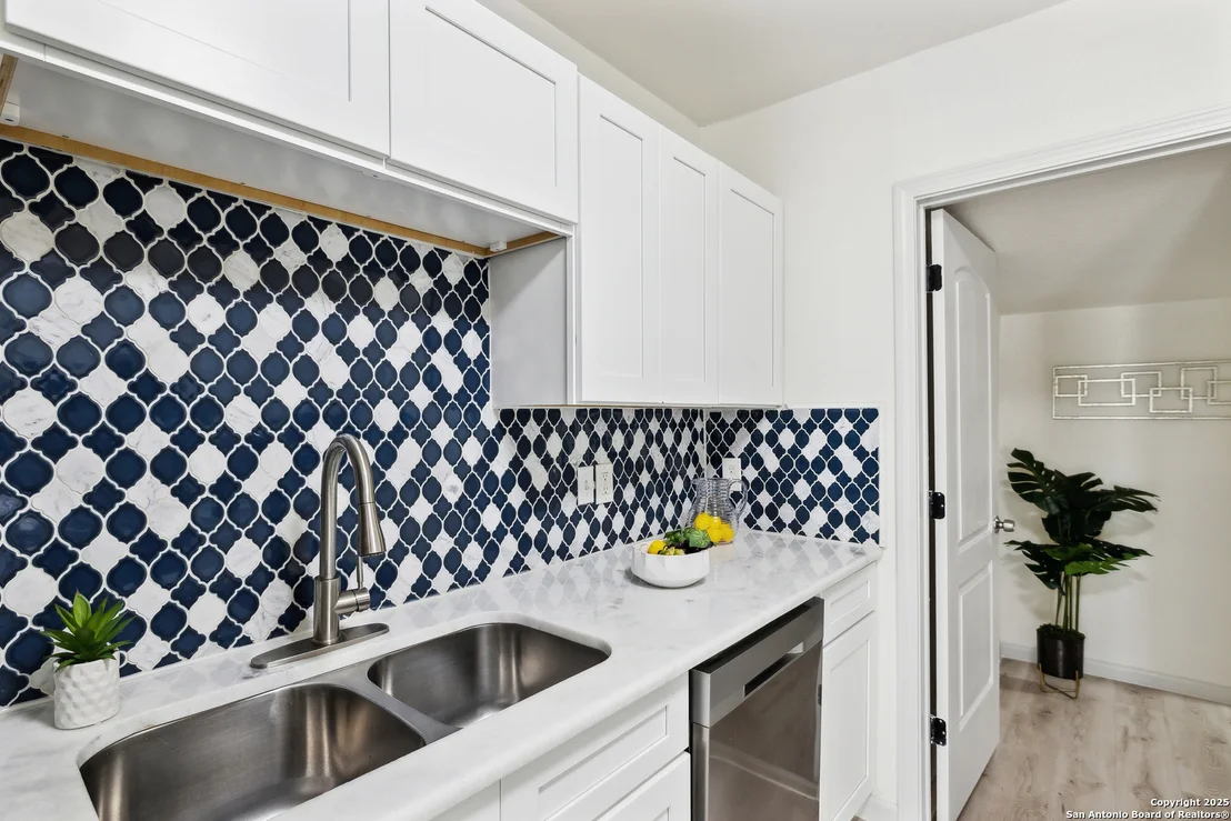 Photo of 630 Lovera