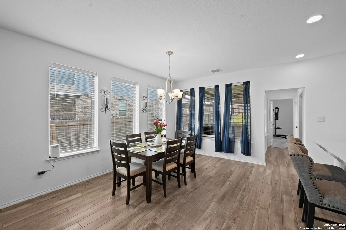 Photo of 2641 White Willow