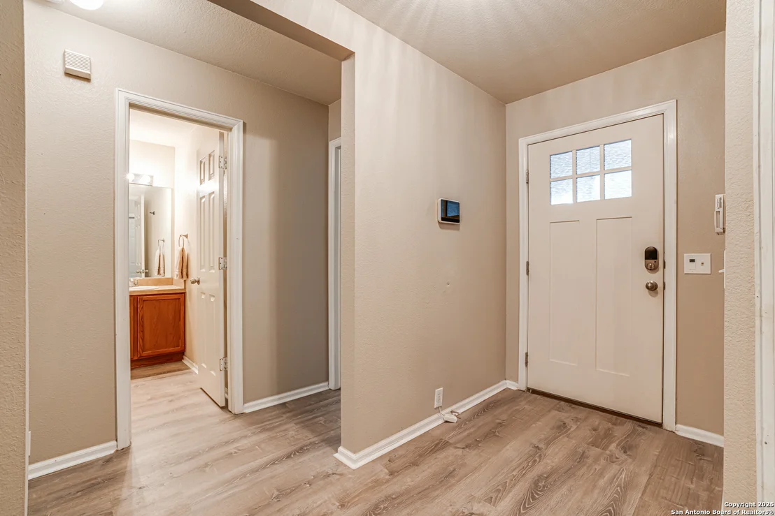 Photo of 15506 ROBIN FEATHER