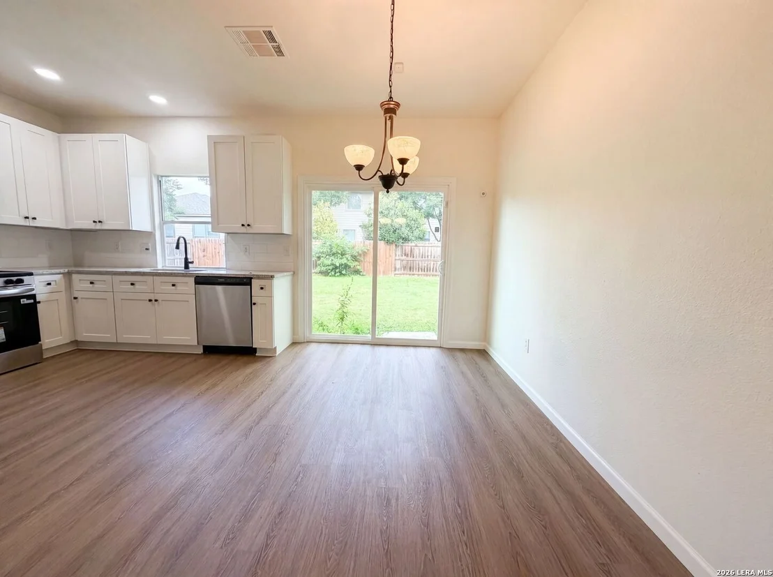 Photo of 216 LIECK CV