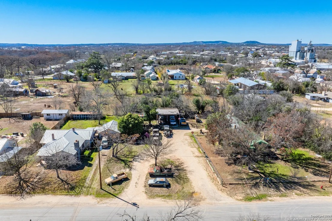Photo of 547 Lindner Ave