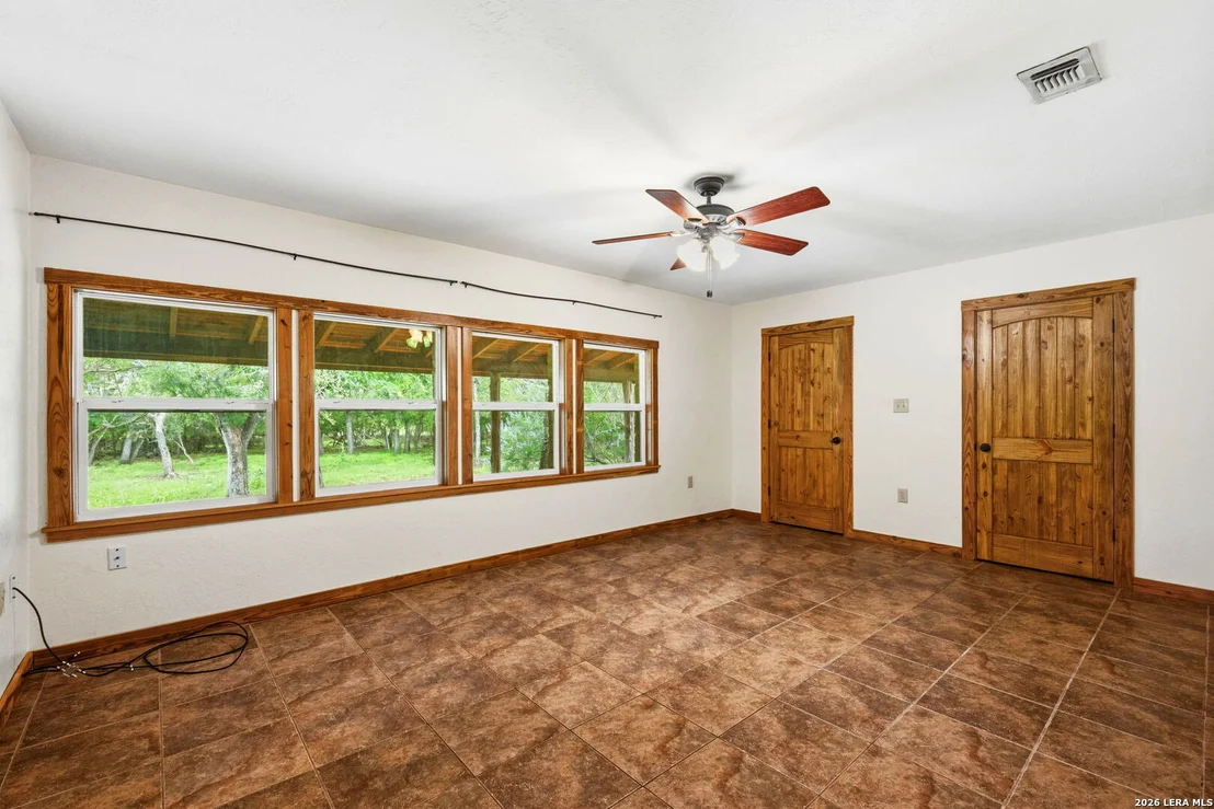 Photo of 340 Rio Oak