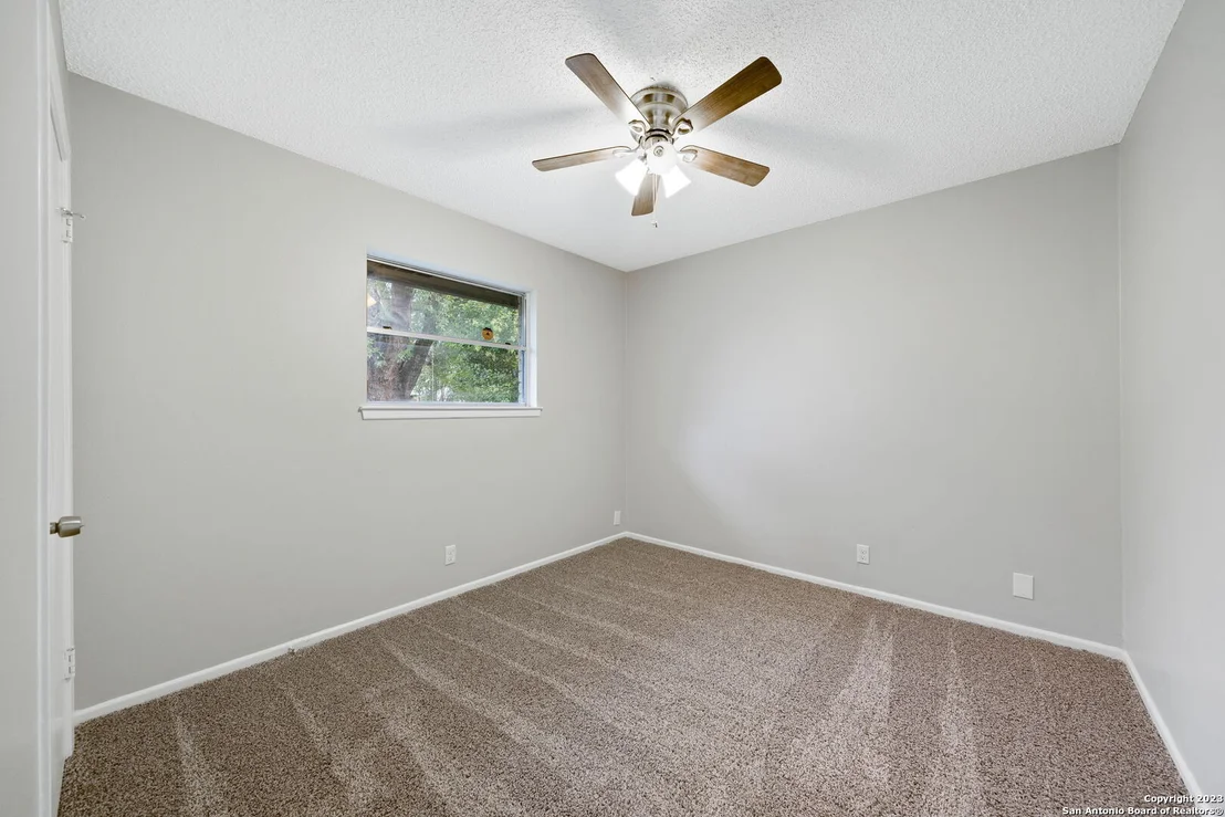 Photo of 518 SUNHAVEN DR