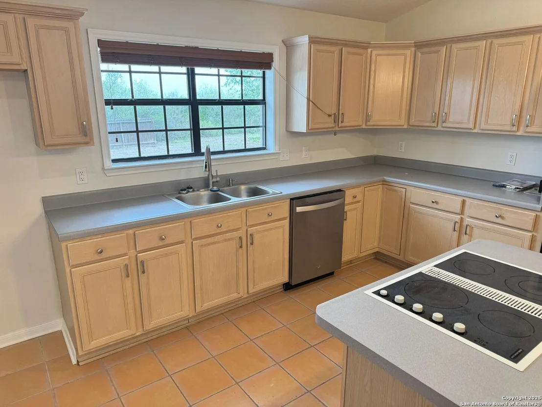 Photo of 136 Lakeview Trace