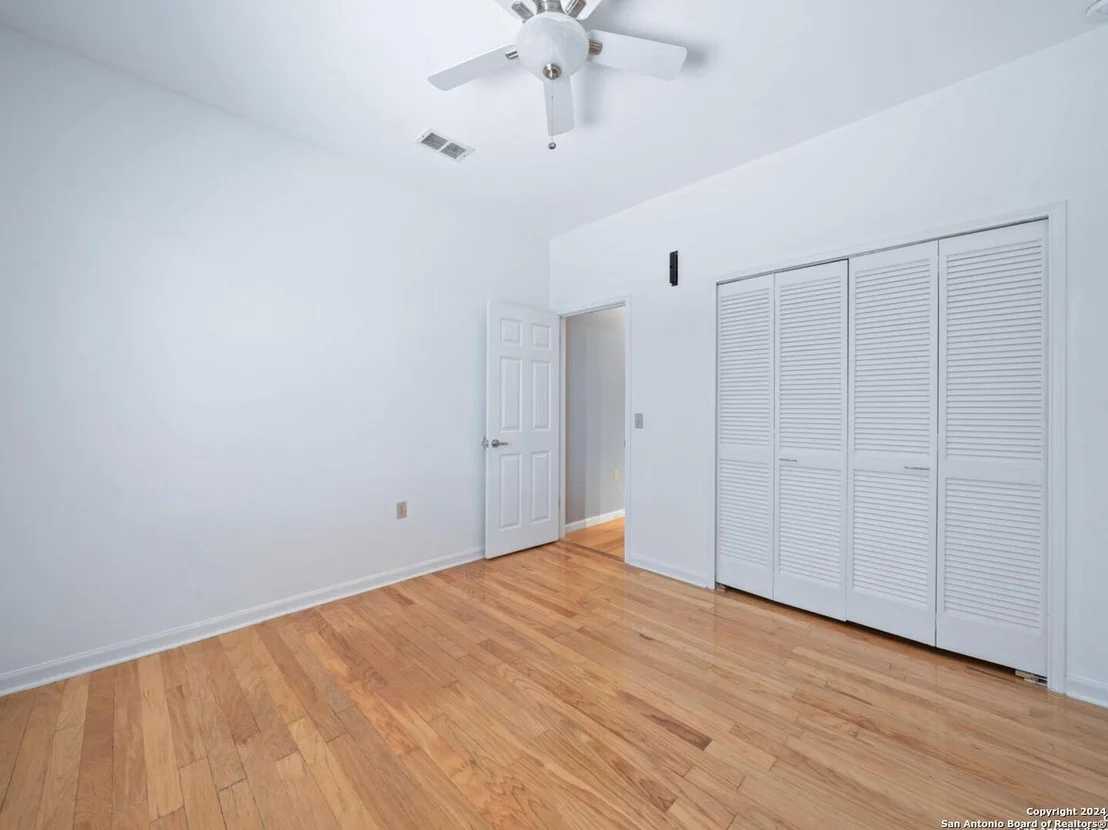 Photo of 2422 Pendant Oak