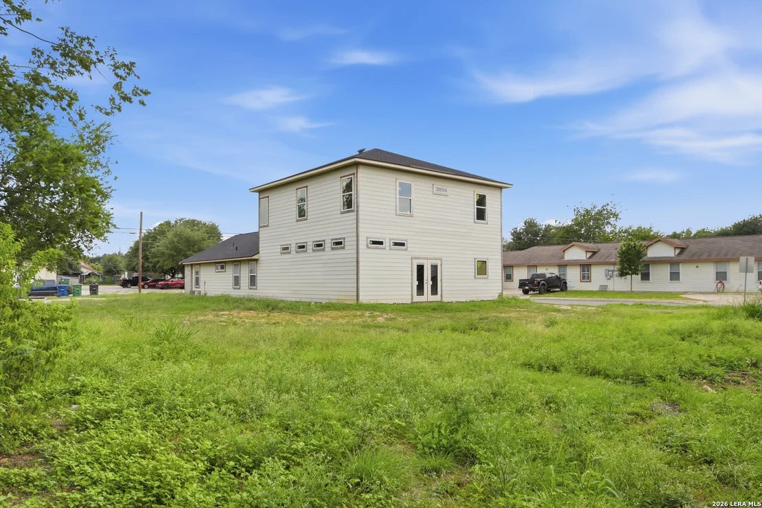 Photo of 939 W Harding Blvd